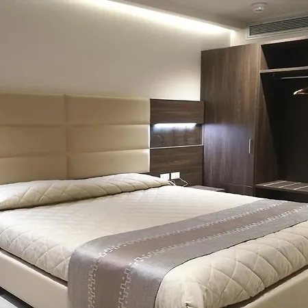 Hotelluxuryprato 3* براتو