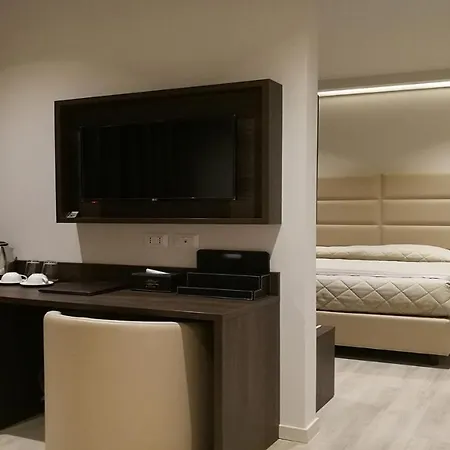 Hotelluxuryprato فندق 3*